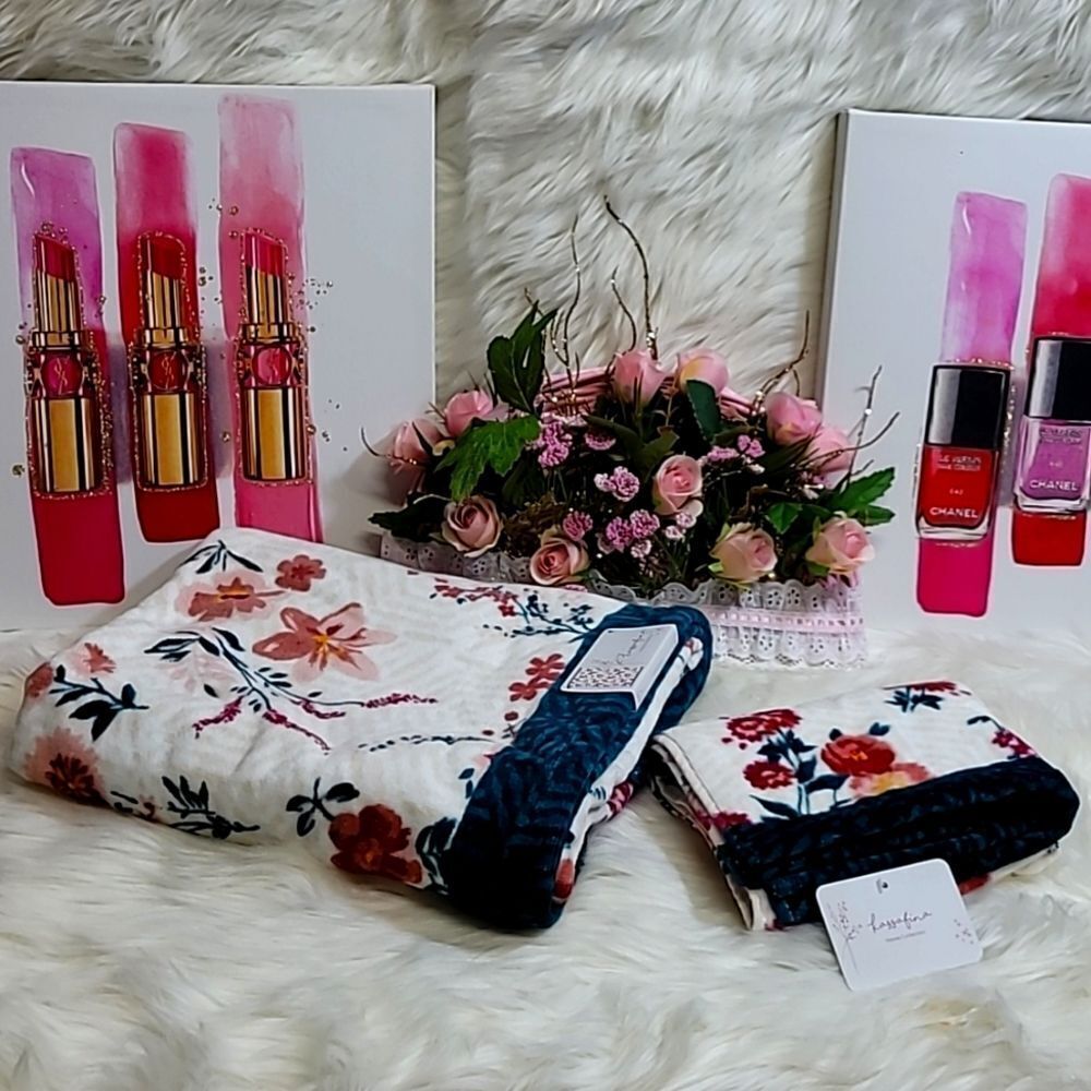 1510  KASSAFINA Home Collection  Floral Towels Set 2  NWT